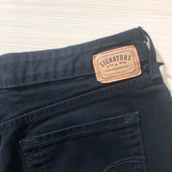 Levi’s Signature black midrise cut off Raw Hem denim shorts 12 - Picture 6 of 8